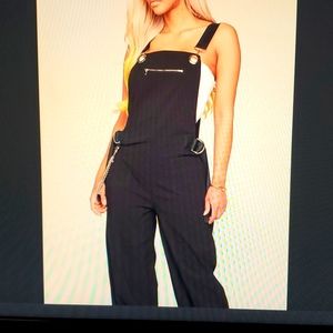 Black Jumpsuit size M Fashion Nova